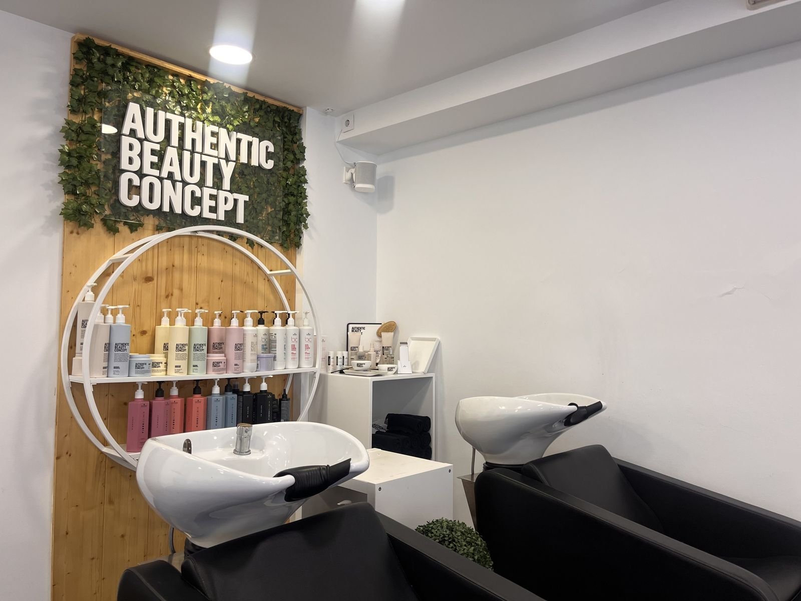 Zona de lavado del salón DeSancho en la calle Justícia