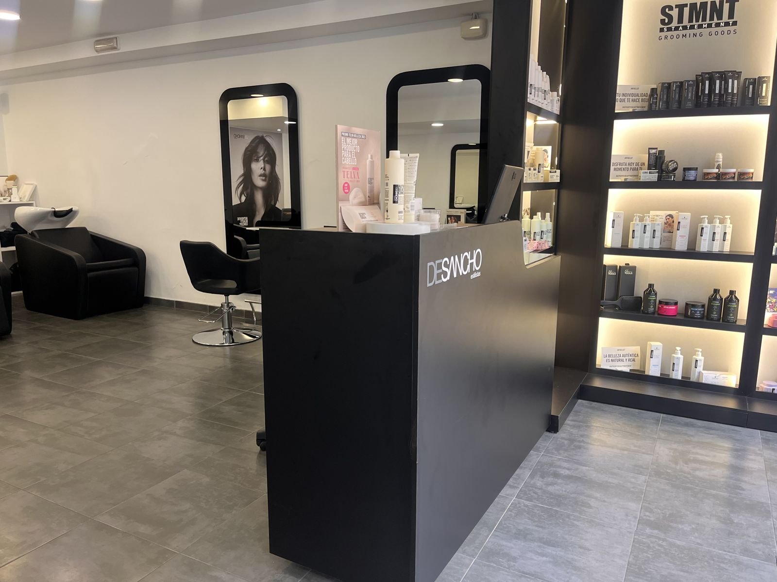 Recepción del salón DeSancho en la calle Justícia