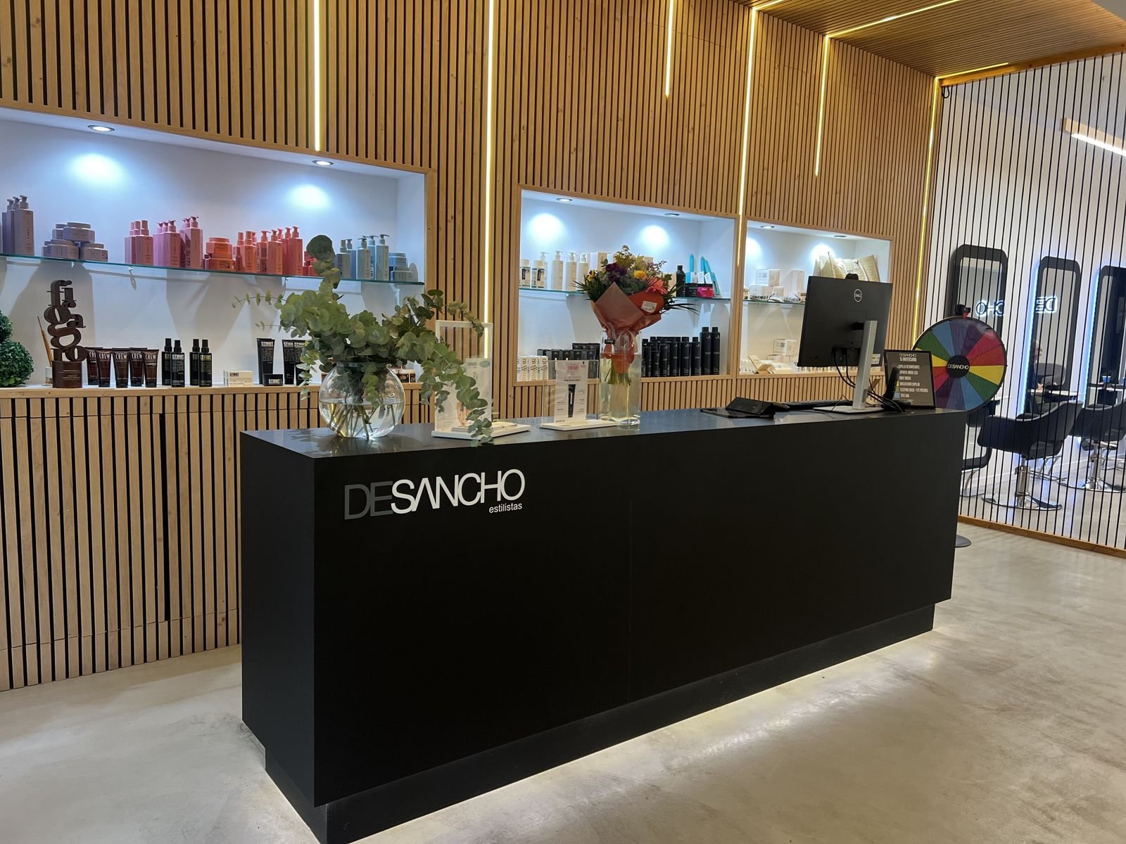 Recepción del salón DeSancho en la Avinguda Regne de València, Valencia